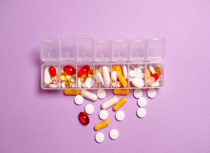 Kişiselleştirilmiş İlaç Devrimi (Farmakogenomik): 2026'da DNA'ya Göre İlaç Dozajı ve Etkinlik Tahmini