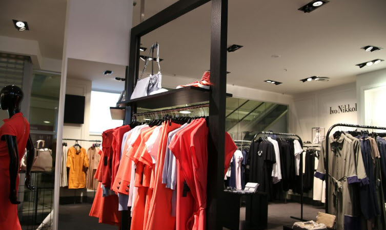 Kapsül Gardırop Oluşturma Sanatı: Zamansız Parçalarla Akıllı Alışveriş ve Sürdürülebilir Moda Yaklaşımları