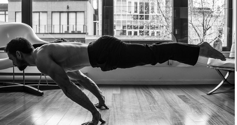 Evde Ekipmansız Vücut Geliştirme: Kendi Vücut Ağırlığınızla (Calisthenics) Maksimum Güç ve Estetik