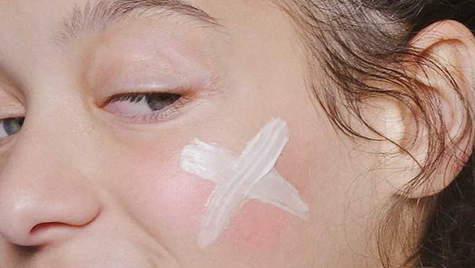 Cilt Bariyeri (Skin Barrier) Onarımı: Sağlıklı Bir Cilt İçin Seramidler, Peptitler ve Doğru pH Dengesi