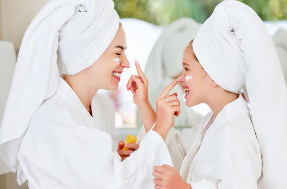 Yaşlanma Karşıtı Stratejiler (Anti-Aging): 20'li, 30'lu ve 40'lı Yaşlarda Cilt Bakımı