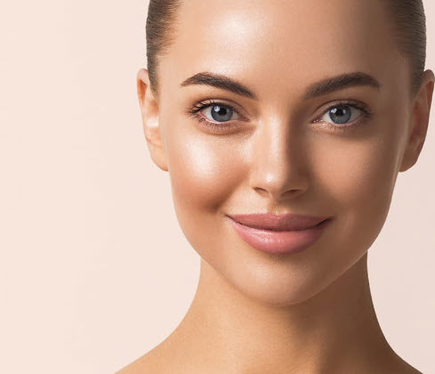 Doğal Görünümlü Makyaj Nasıl Yapılır? Abartısız Güzelliğin Rehberi