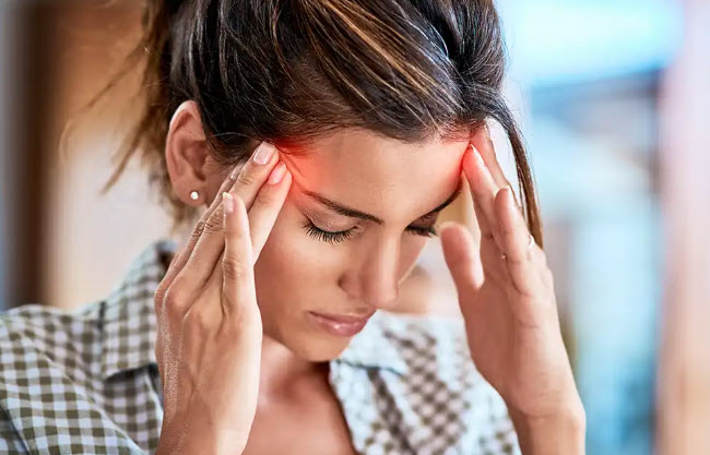 Gün İçinde Baş Ağrısı Neden Artar? Masum Sebepler ve Alışkanlıklar